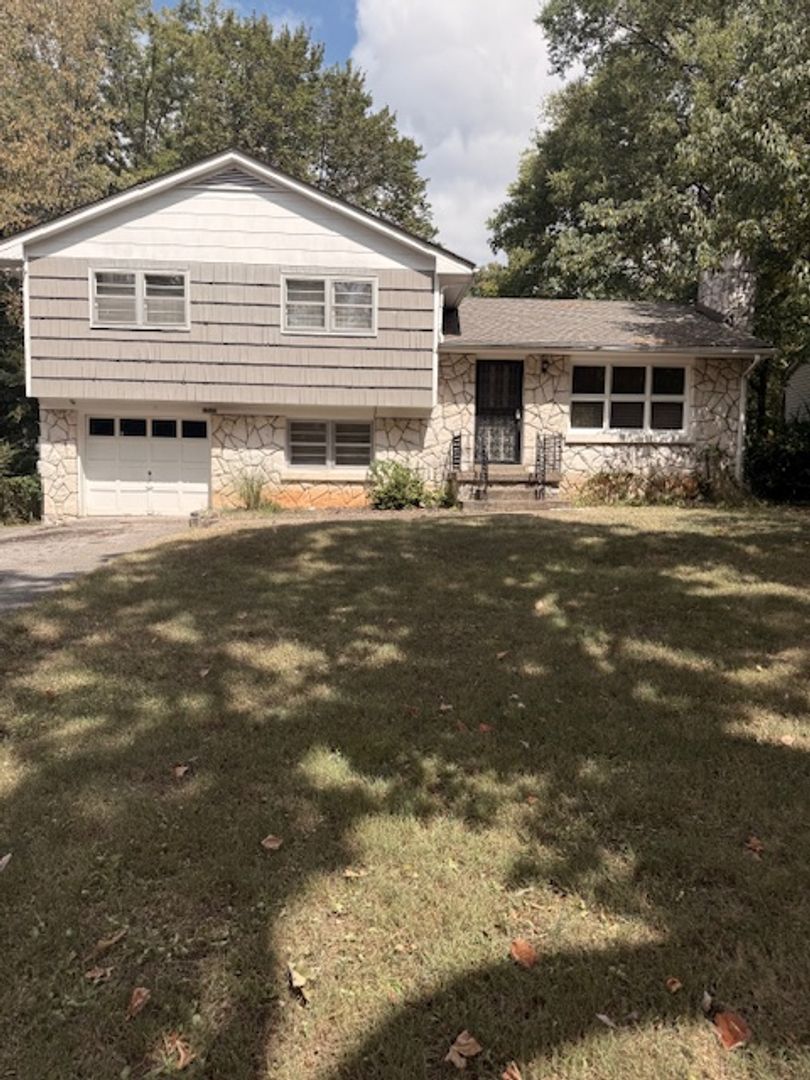 Bowling Green House: 1525 Park Street