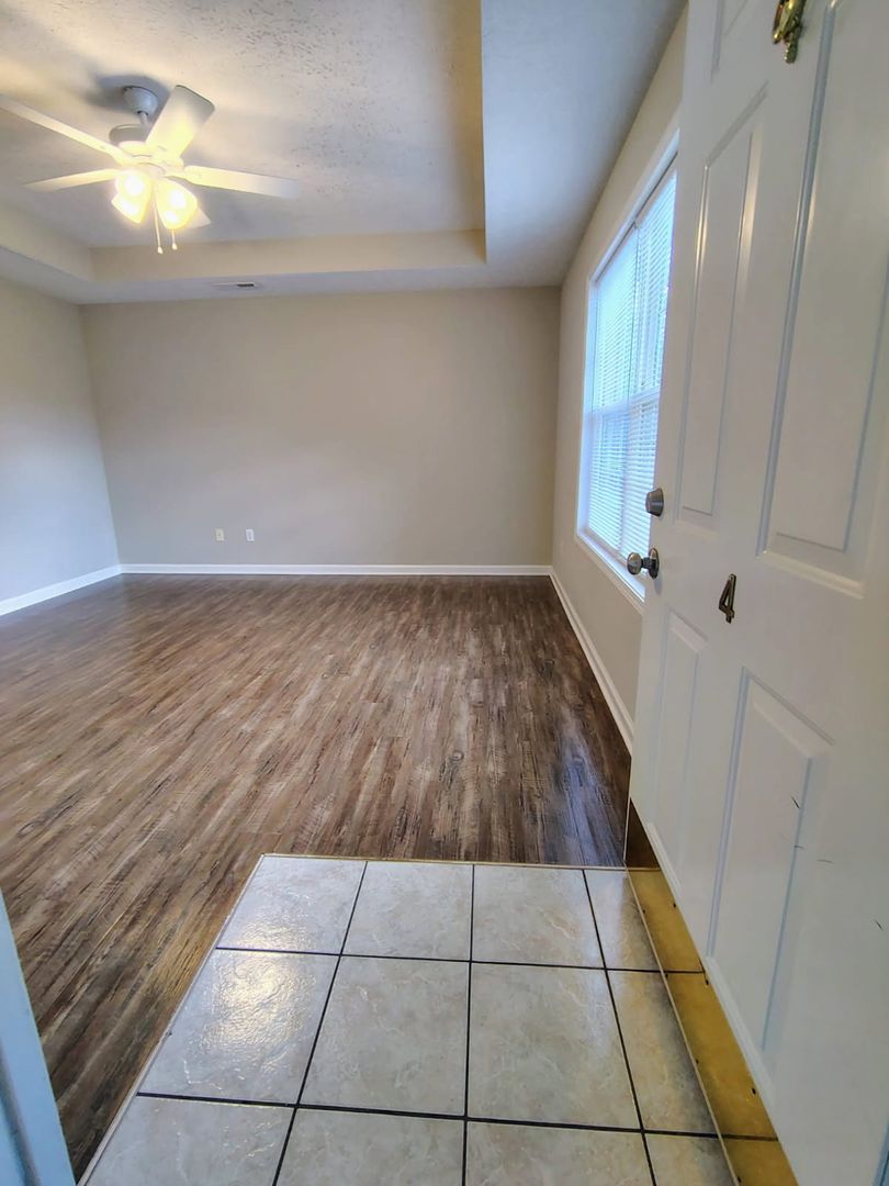 Bowling Green Apartment: 1329 Scottsville Road