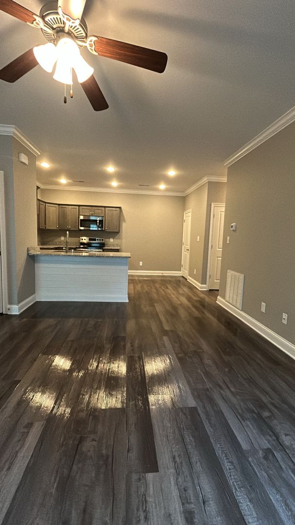 Bowling Green Apartment: 144 Enterprise Court Building 7