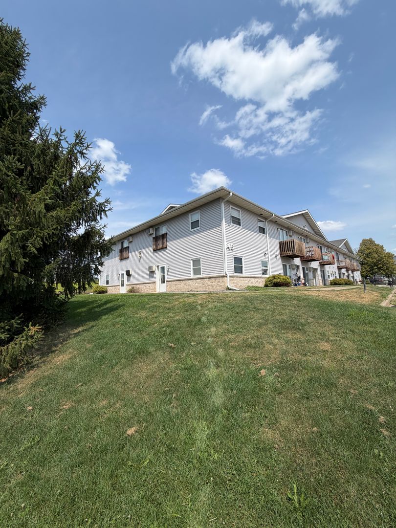 Black River Falls Apartment: 145 Rye Bluff Road