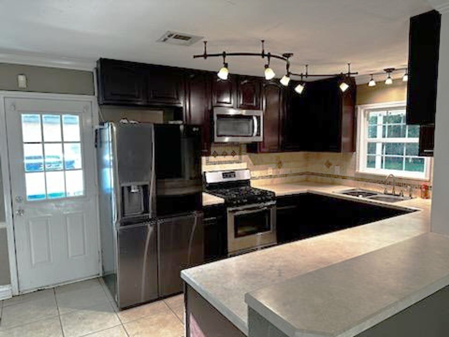 Shreveport House: 2625 E. Cavett