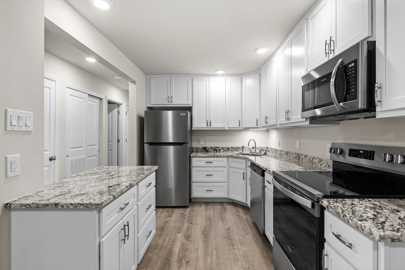 ST. CHARLES Apartment: 2000 SHERMAN SQUARE DRIVE