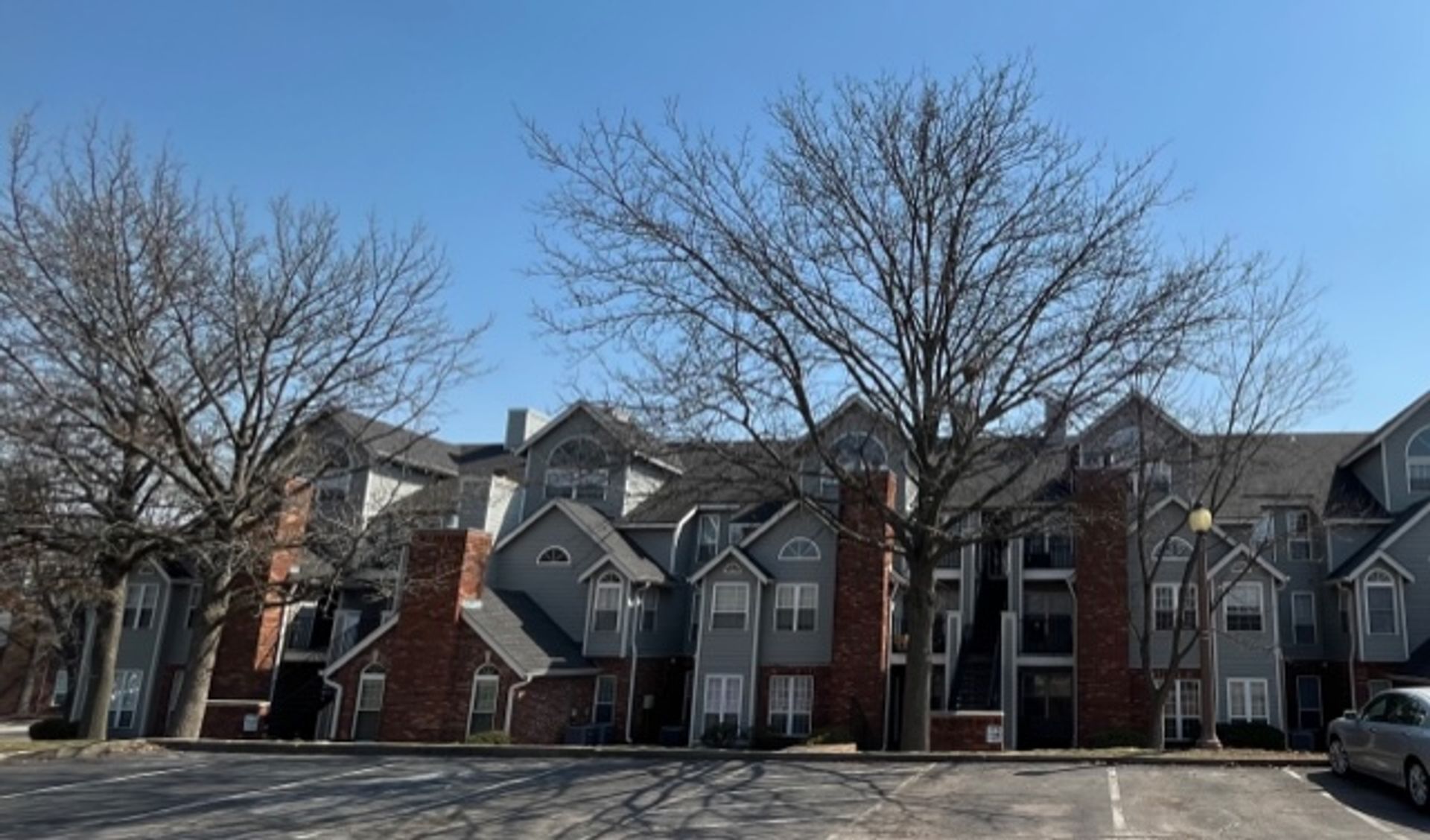 St. Charles Apartment: 1002 Heritage Ct