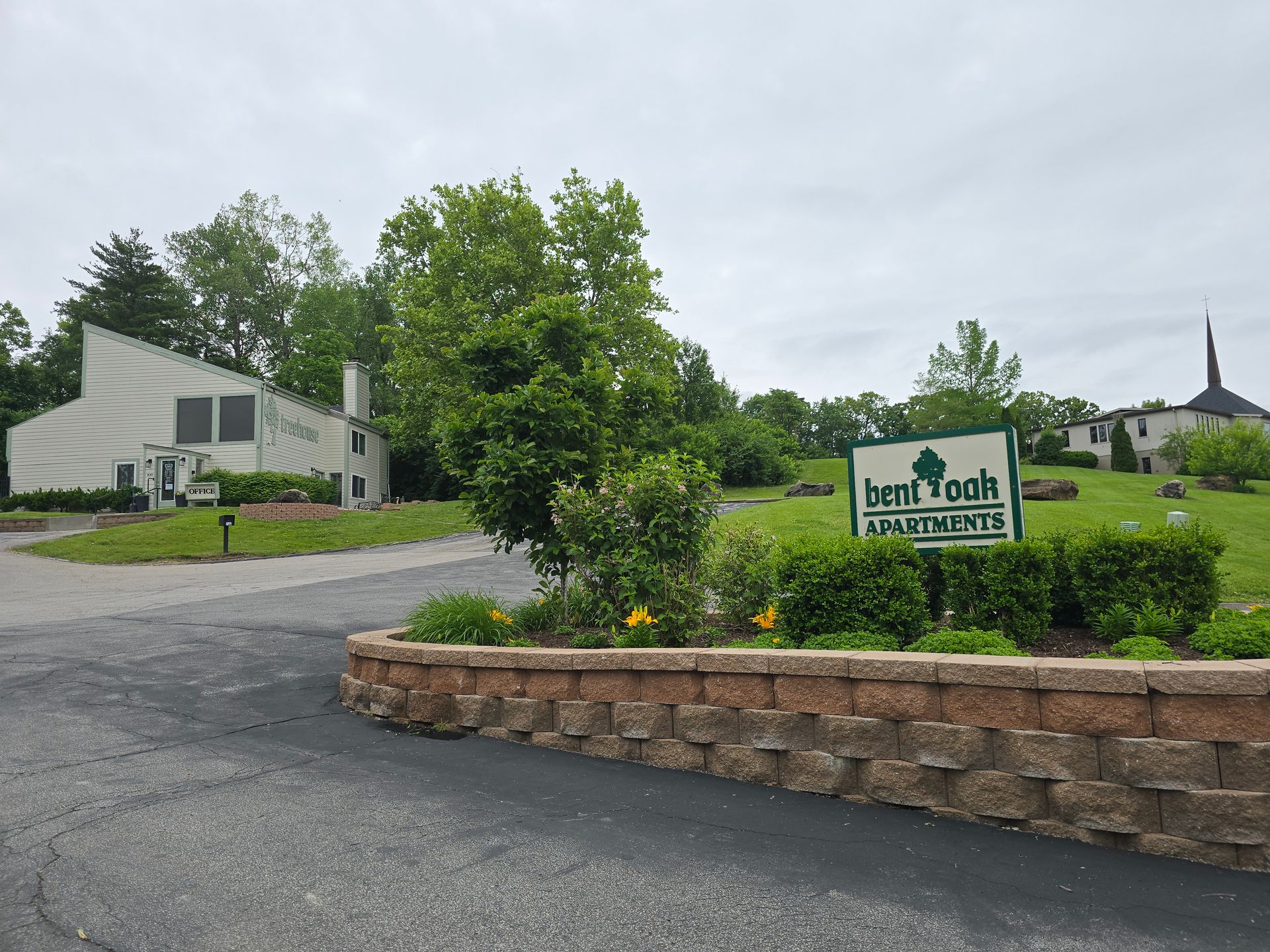 Lake Saint Louis Apartment: 100 Bent Oak Drive