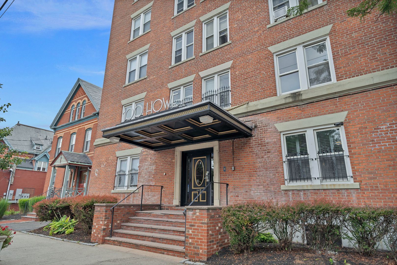 100 Howe Street 12 of 12