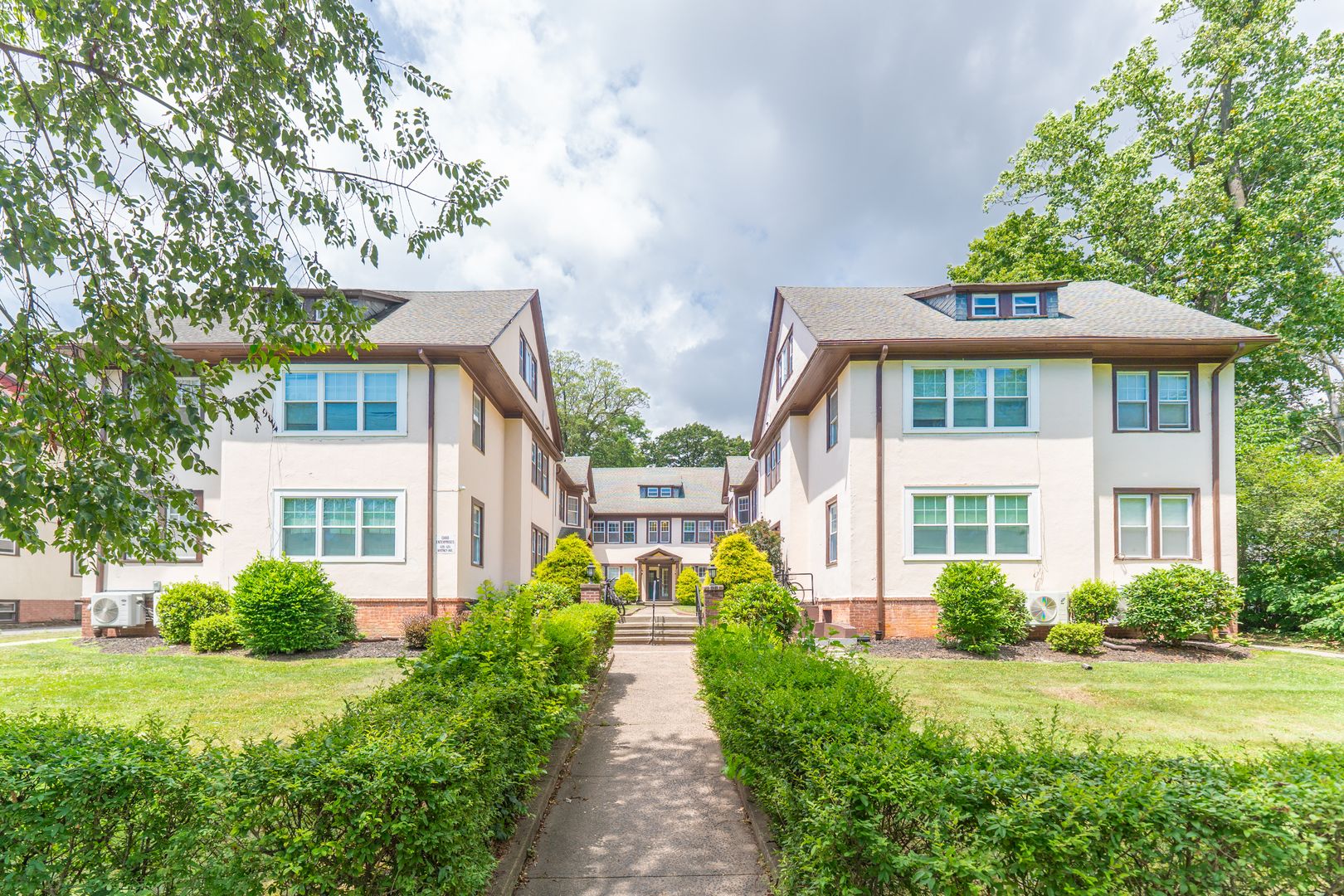 New Haven Apartment: 420 Whitney Ave