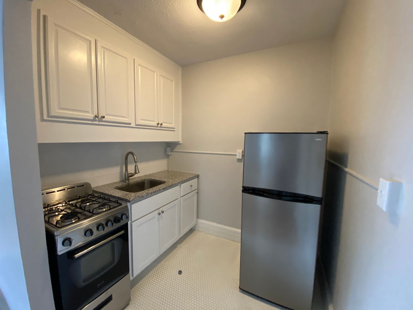 100 Howe Street 2 of 12