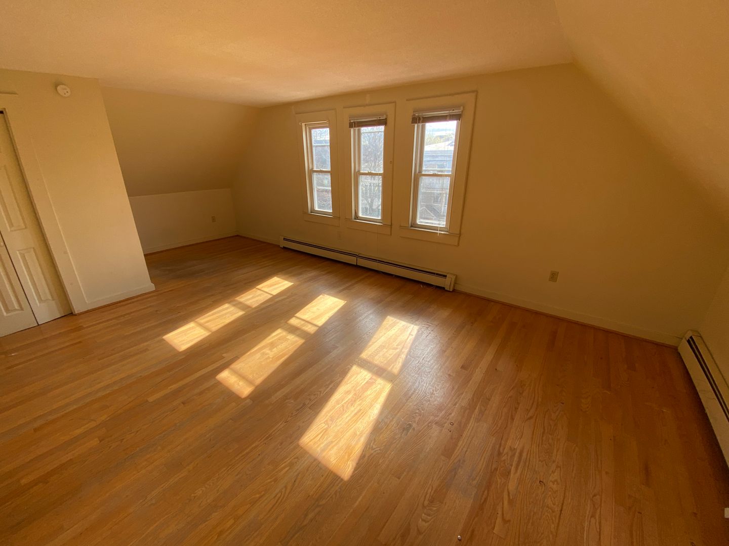 New Haven Apartment: 98 Howe Street