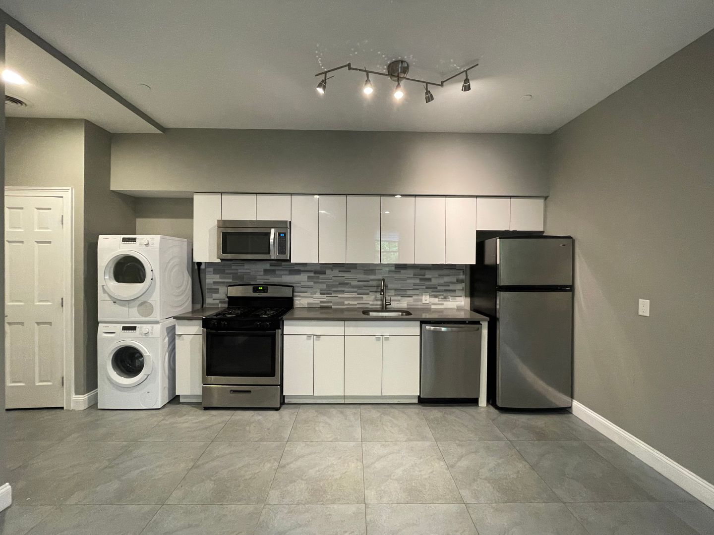 New Haven Apartment: 315 Whitney Ave