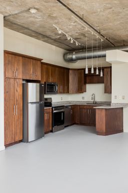 Listing photo thumbnail
