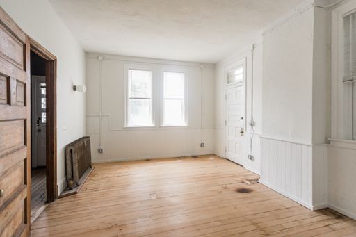 Listing photo thumbnail