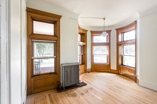 Listing photo thumbnail