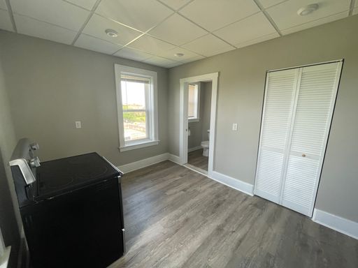 Listing photo thumbnail