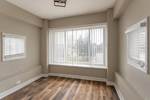 Listing photo thumbnail