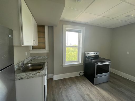 Listing photo thumbnail