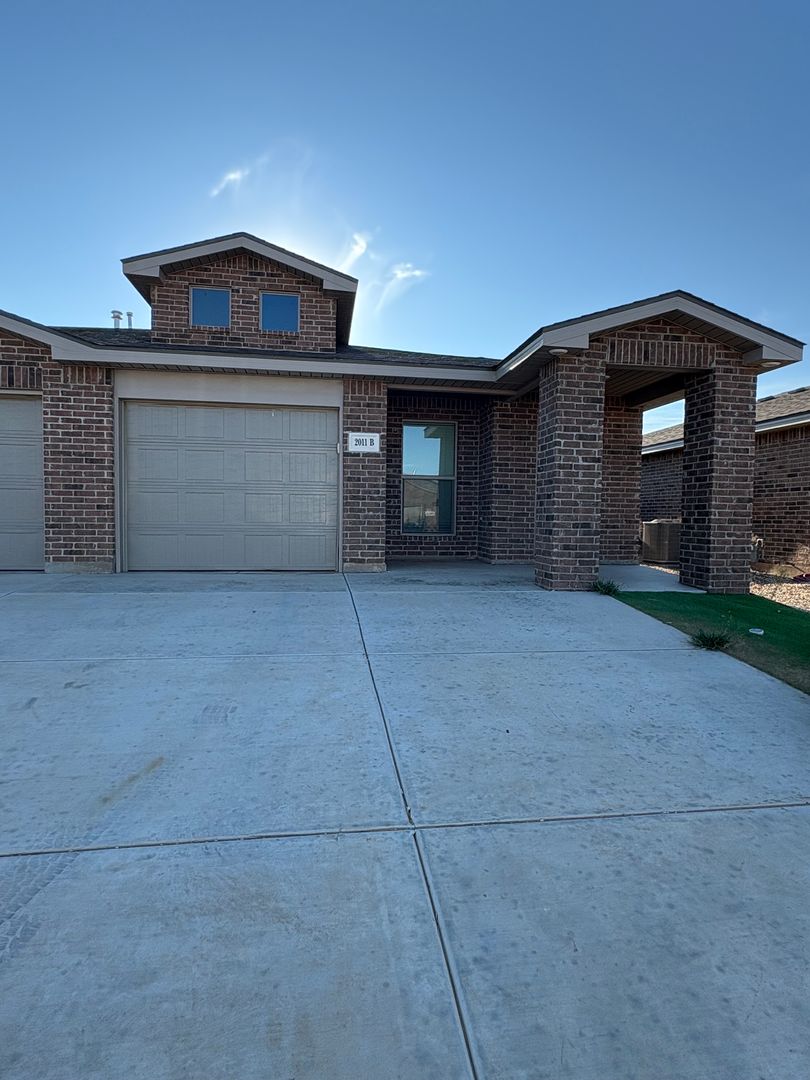 Wolfforth Apartment: 2011 Corpus Avenue