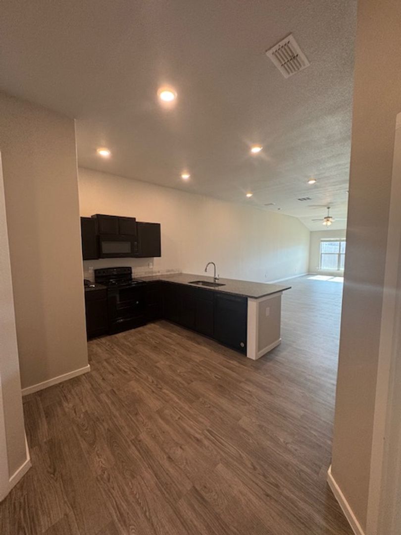 Lubbock Apartment: 9707 Saratoga Avenue