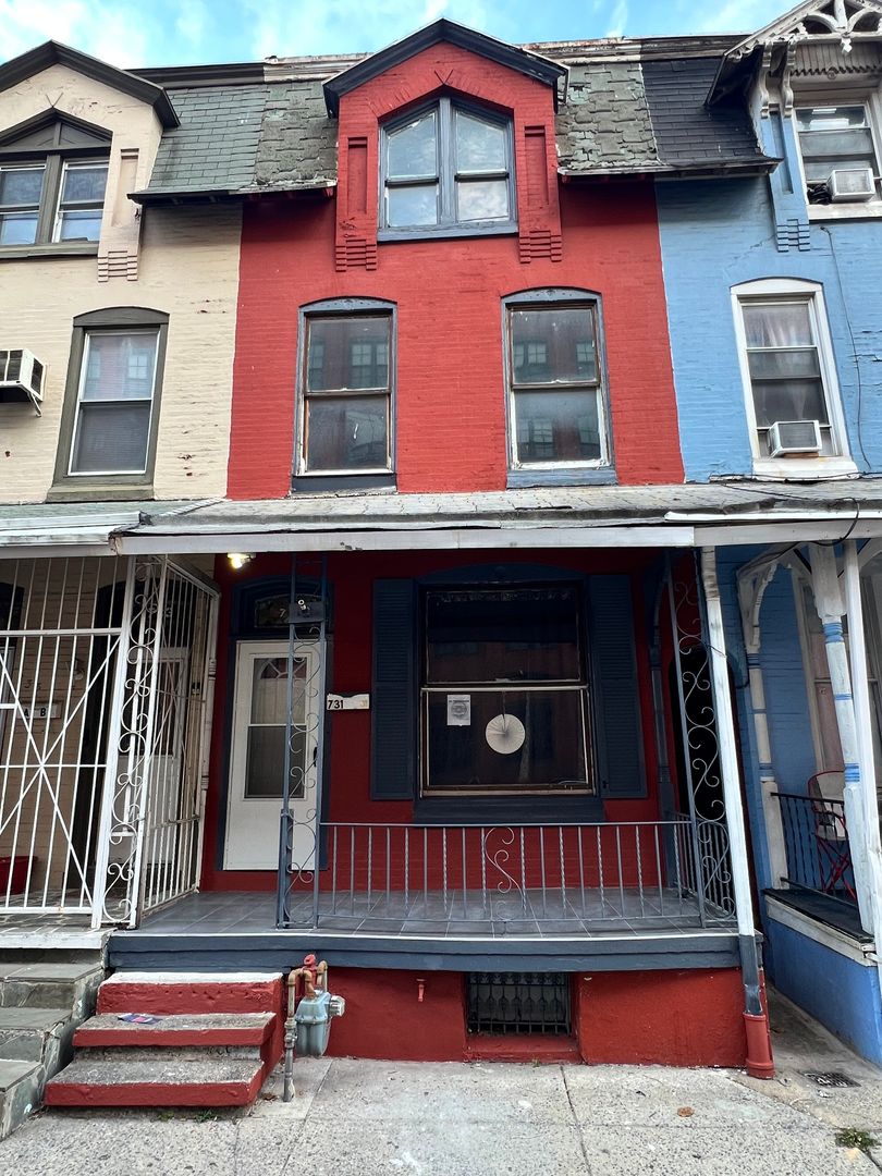 Reading House: 731 North 8th Street