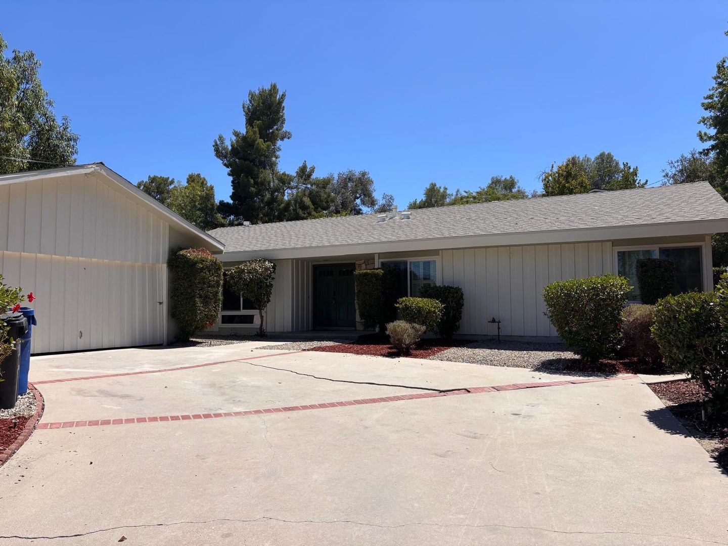 Woodland hills House: 24360 Crestlawn St.