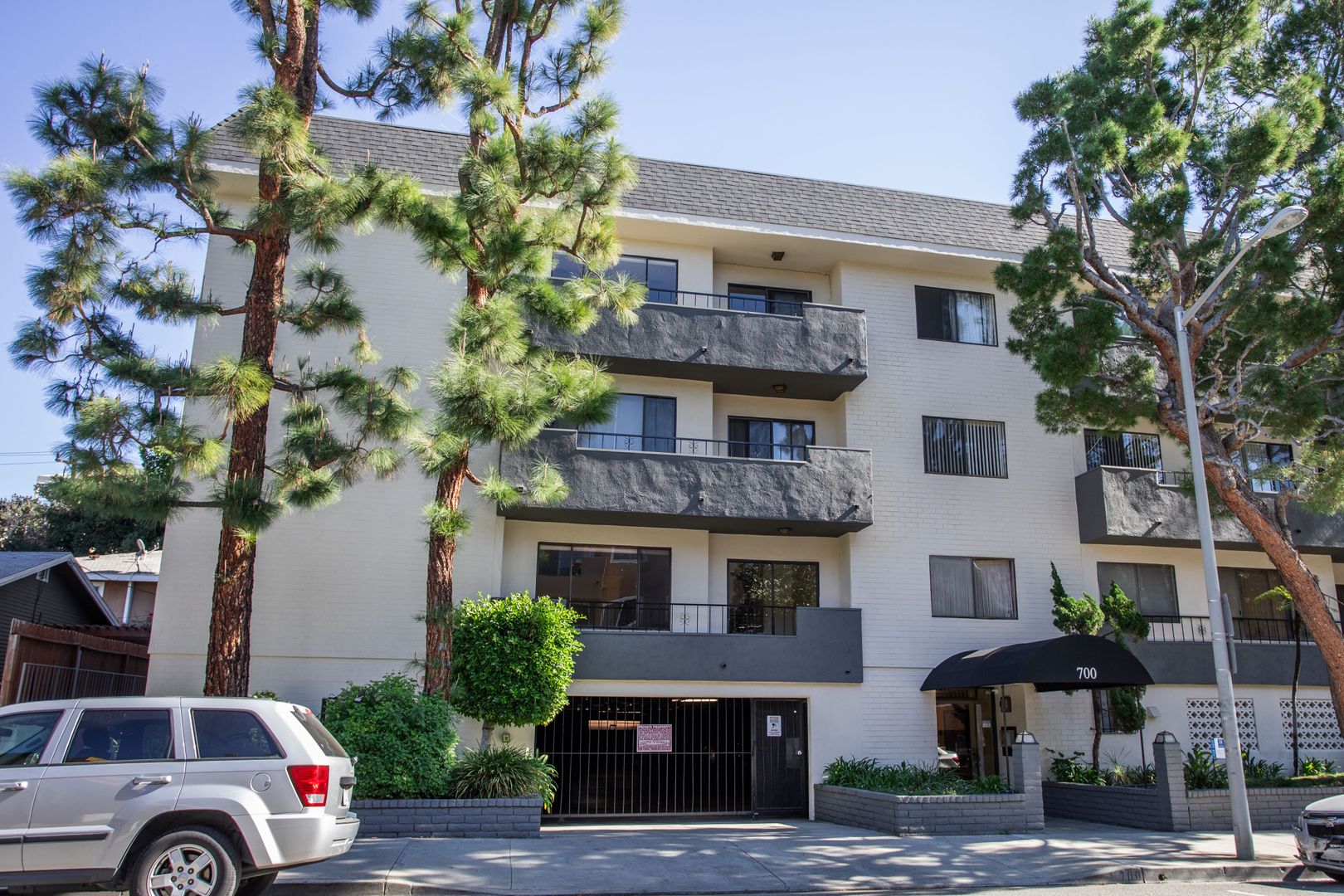 West Hollywood Condo: 700 Westmount Dr., Apt 109