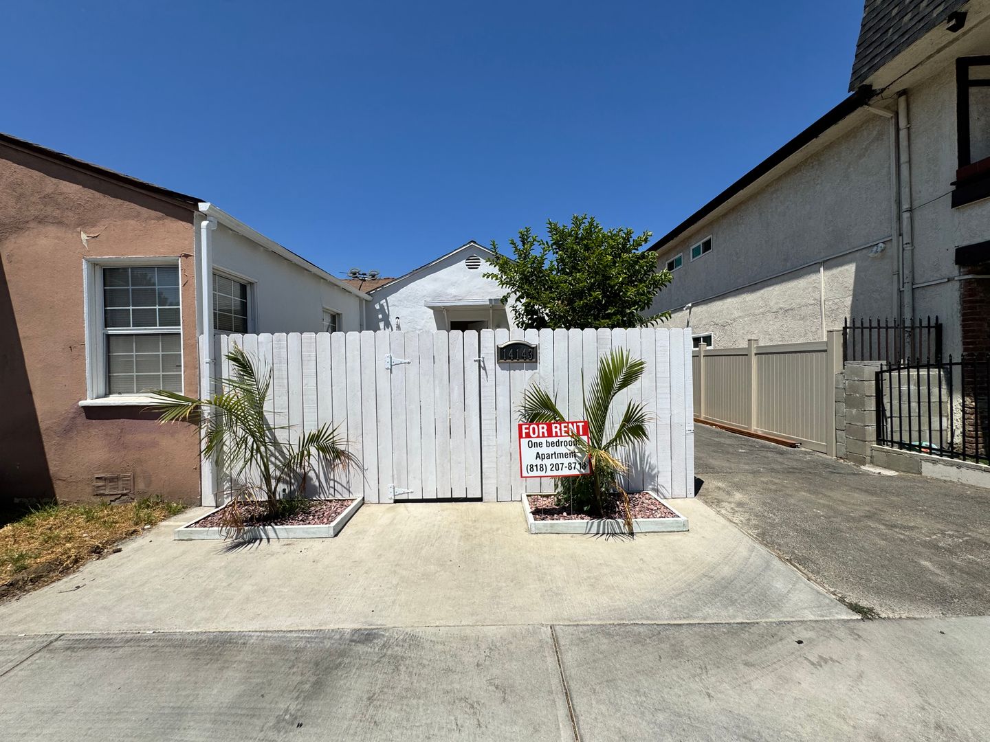 Van Nuys House: 14143 Victory Blvd.