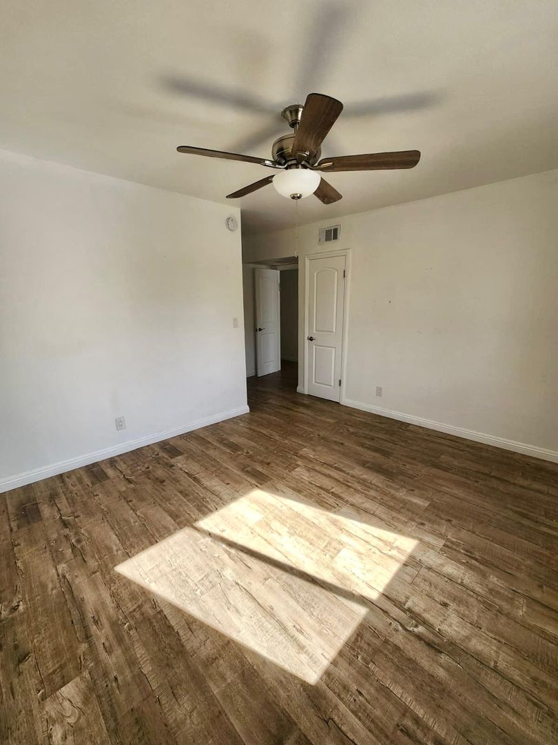 Tarzana Condo: 18307 Burbank Blvd