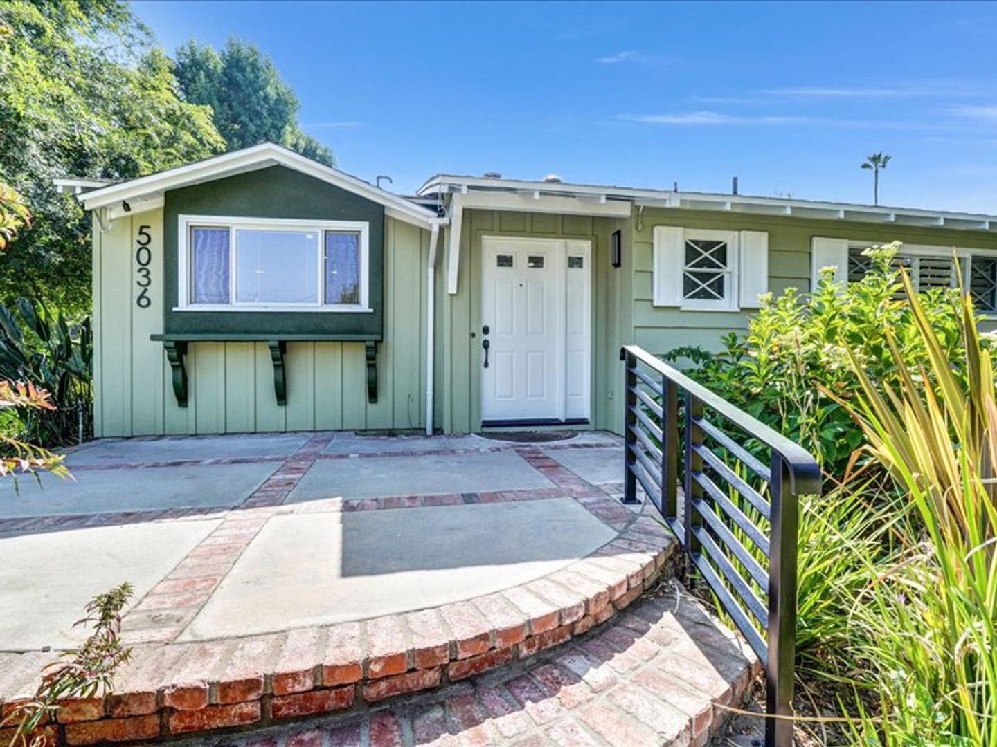 Woodland Hills House: 5036 Dumont Pl,