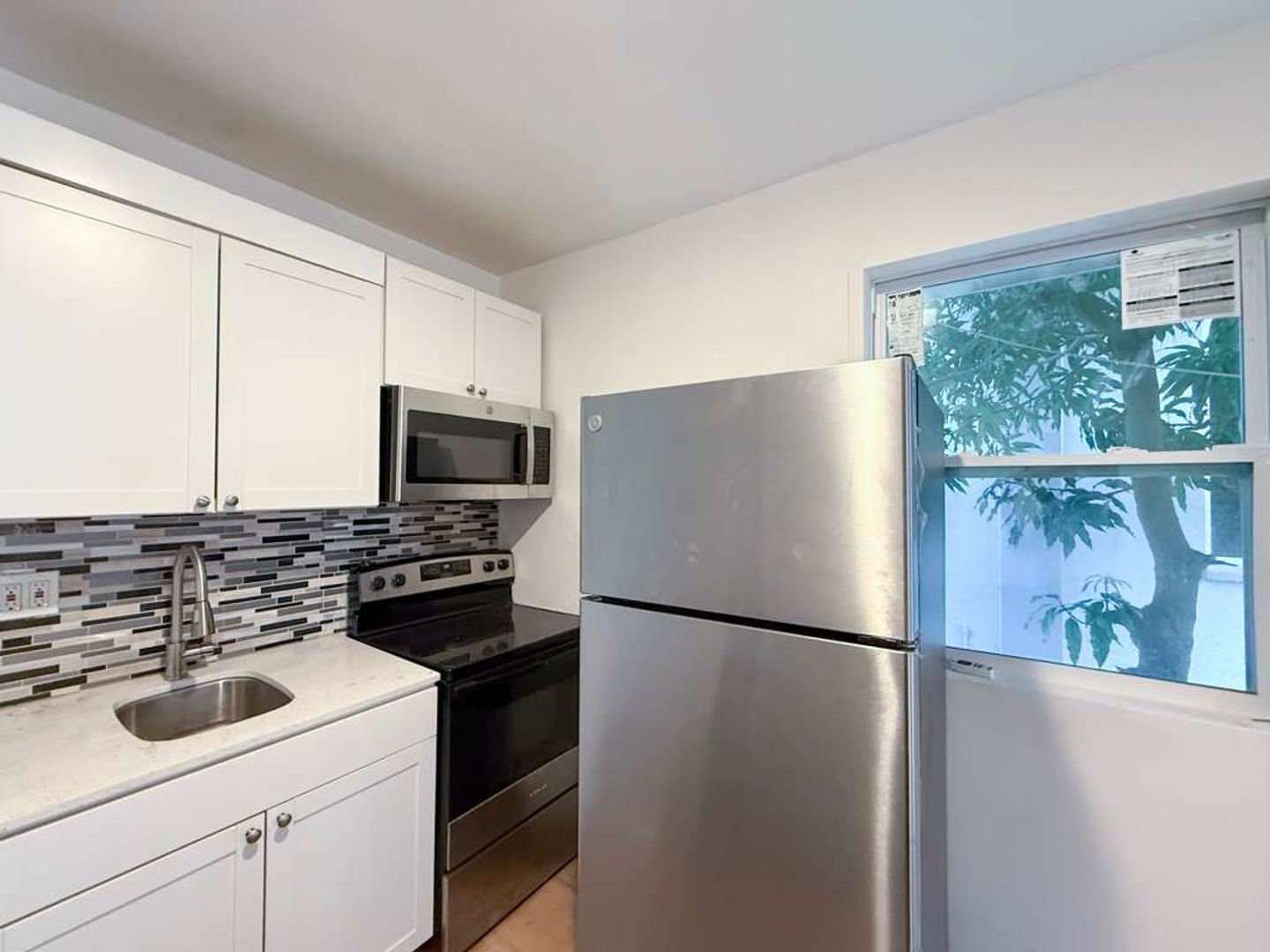 Dania Apartment: 2 SW 6th Ave