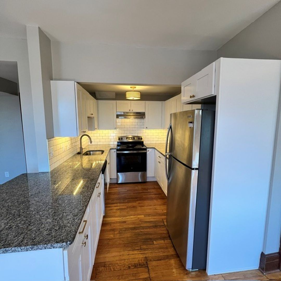 Detroit Apartment: 14 Charlotte St