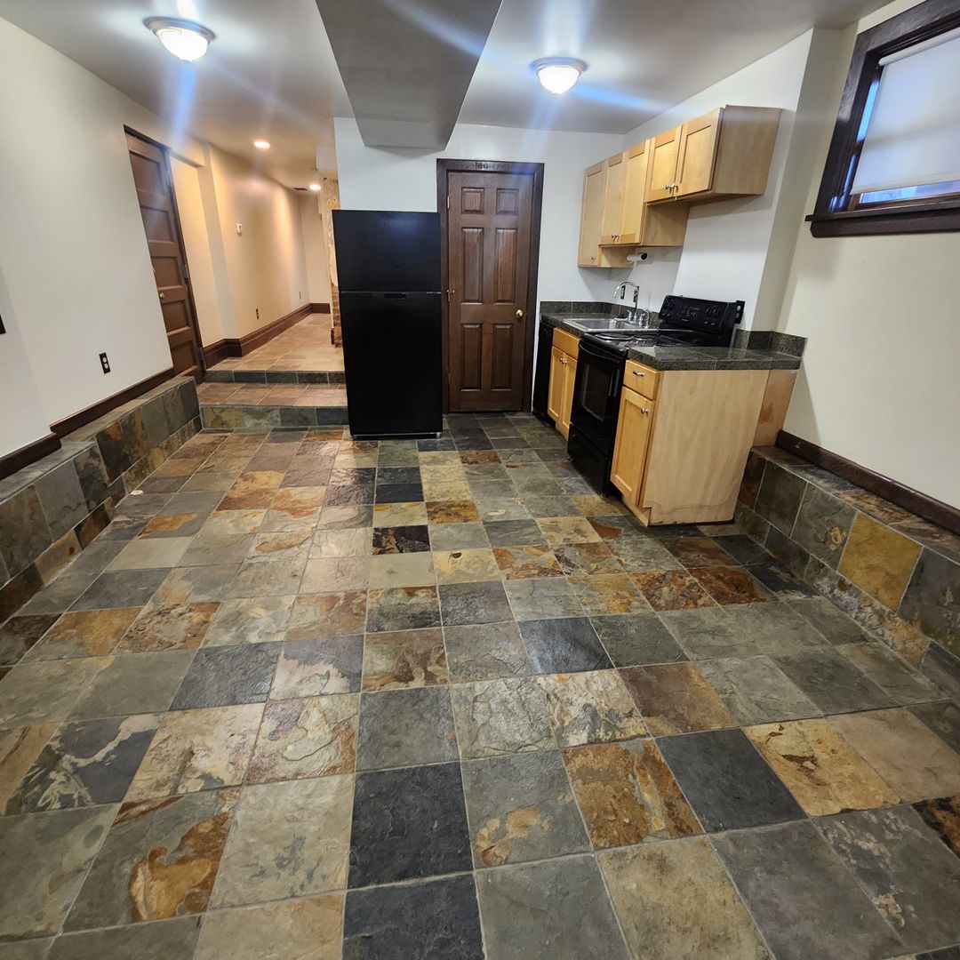 Detroit Apartment: 39 Peterboro St