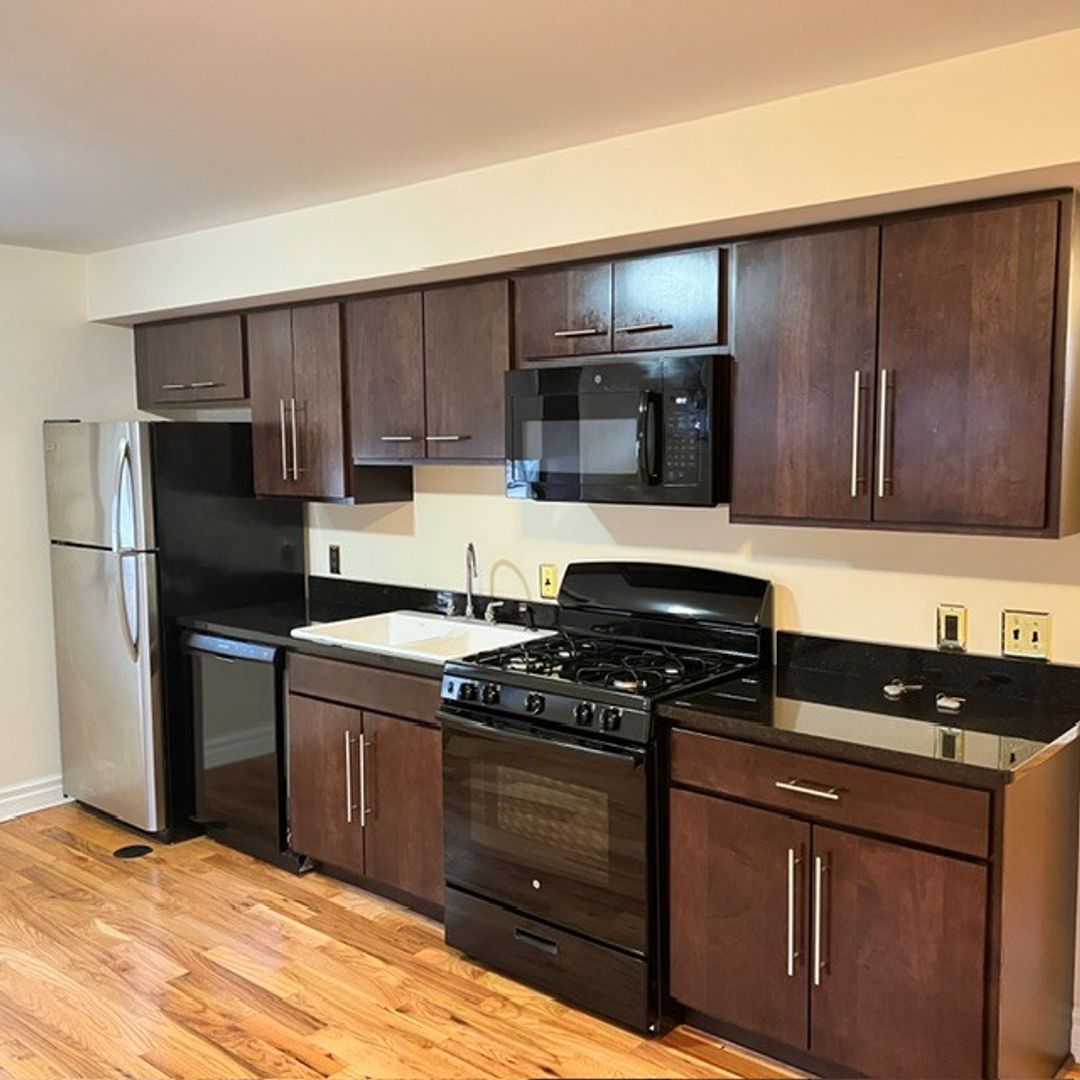 Detroit Apartment: 81 Peterboro St.