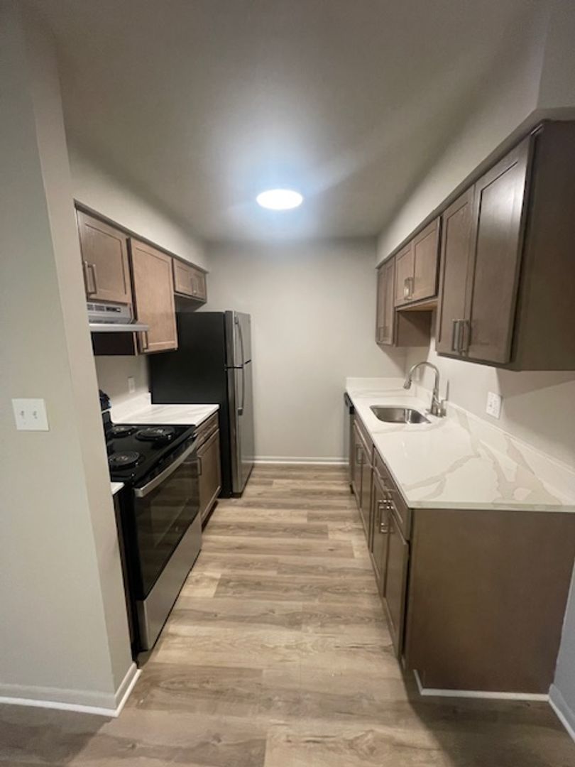 Walled Lake Apartment: 1250 E West Maple Rd