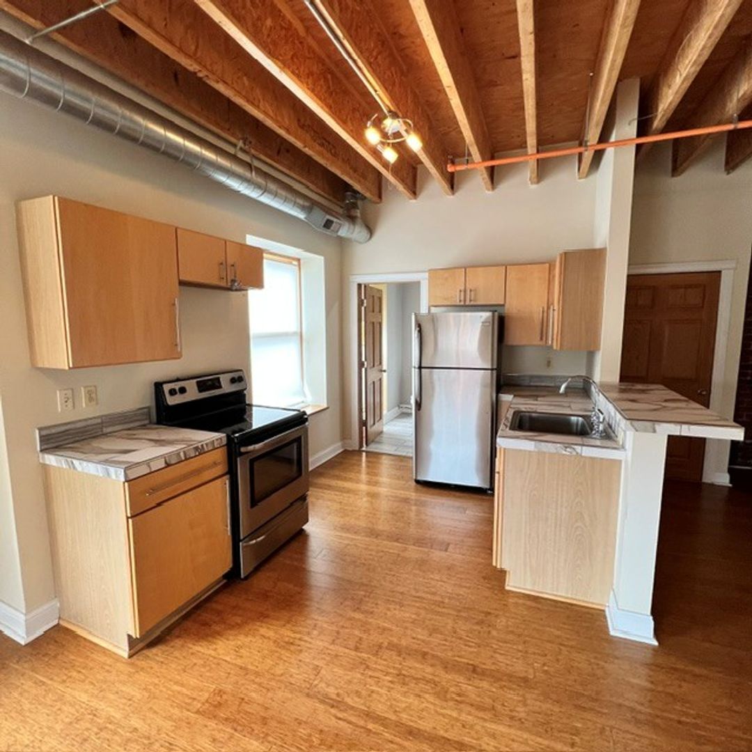 Detroit Apartment: 5734 Woodward Ave