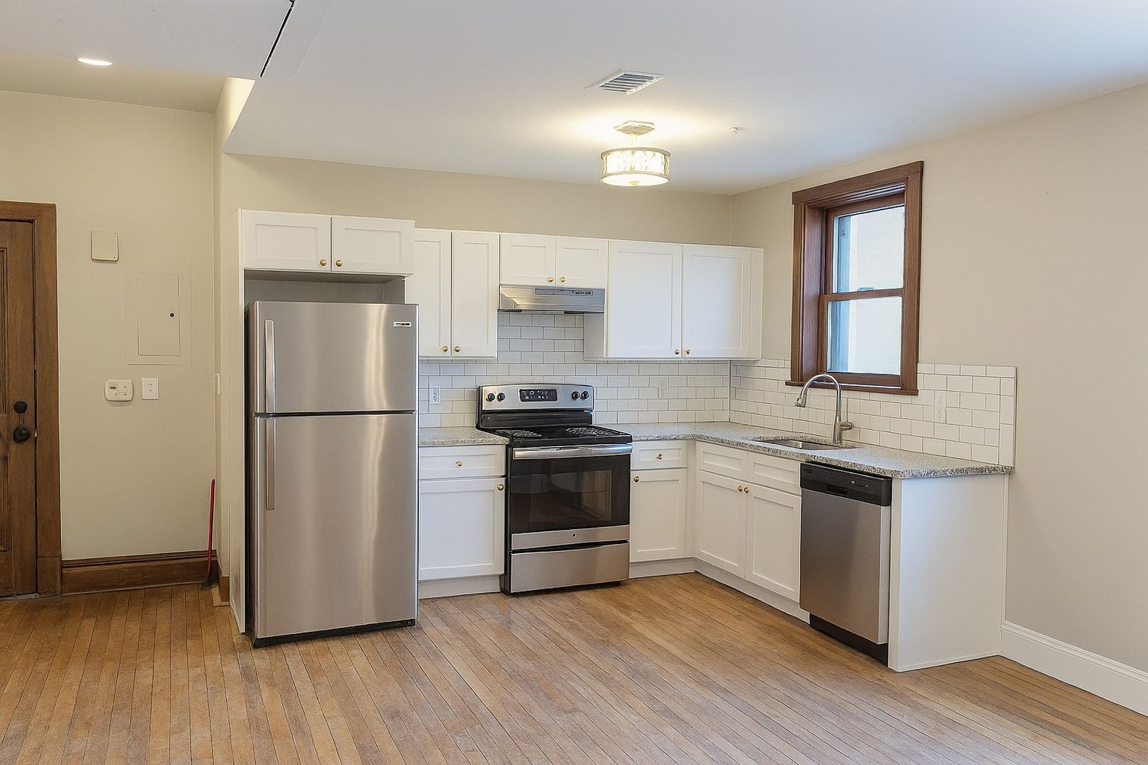 Detroit Apartment: 14 Charlotte St