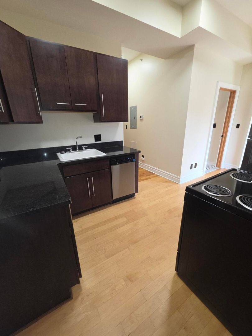 Detroit Apartment: 81 Peterboro St.