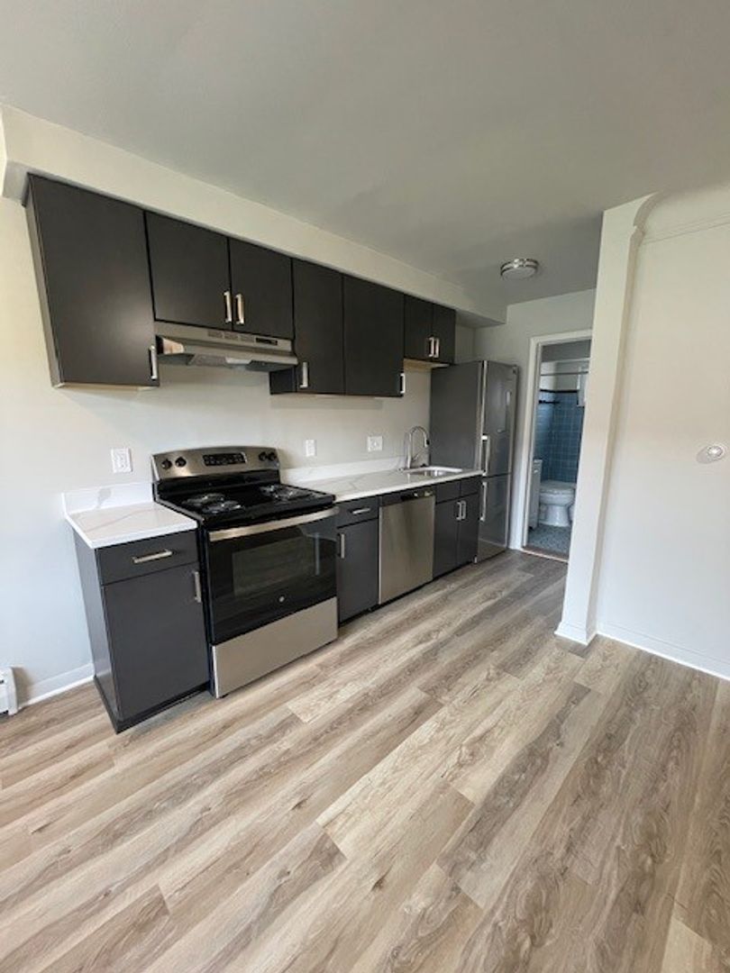 Royal Oak Apartment: 3830 Devon Rd