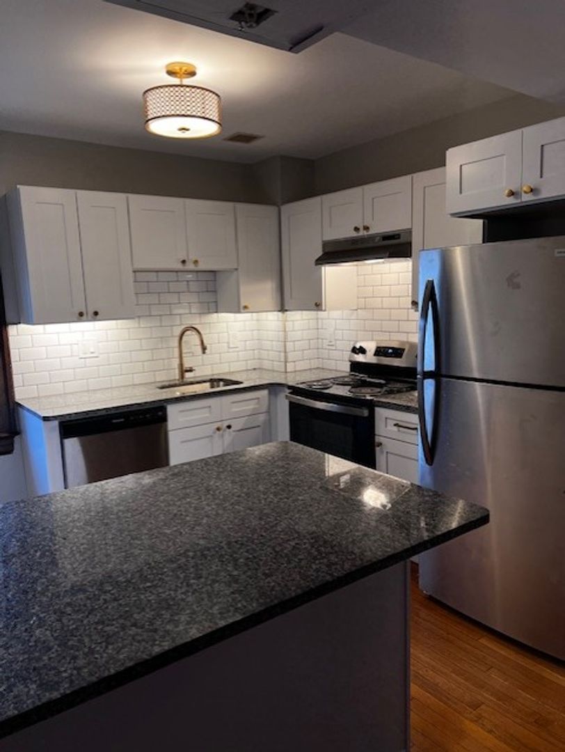 Detroit Apartment: 14 Charlotte St