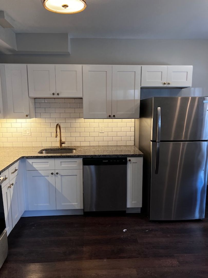 Detroit Apartment: 14 Charlotte St