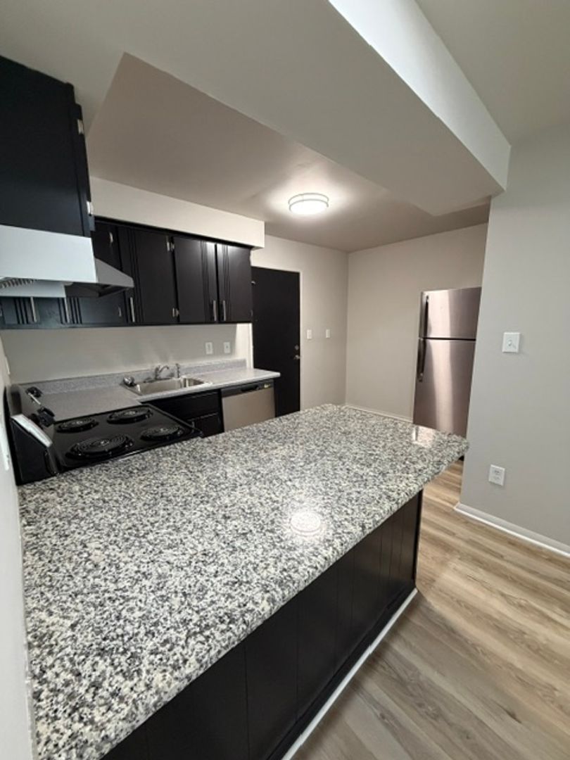 Berkley Apartment: 2575 Catalpa Drive