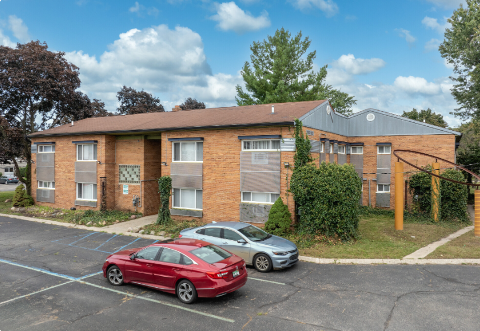 Royal Oak Apartment: 1903 N Main Street