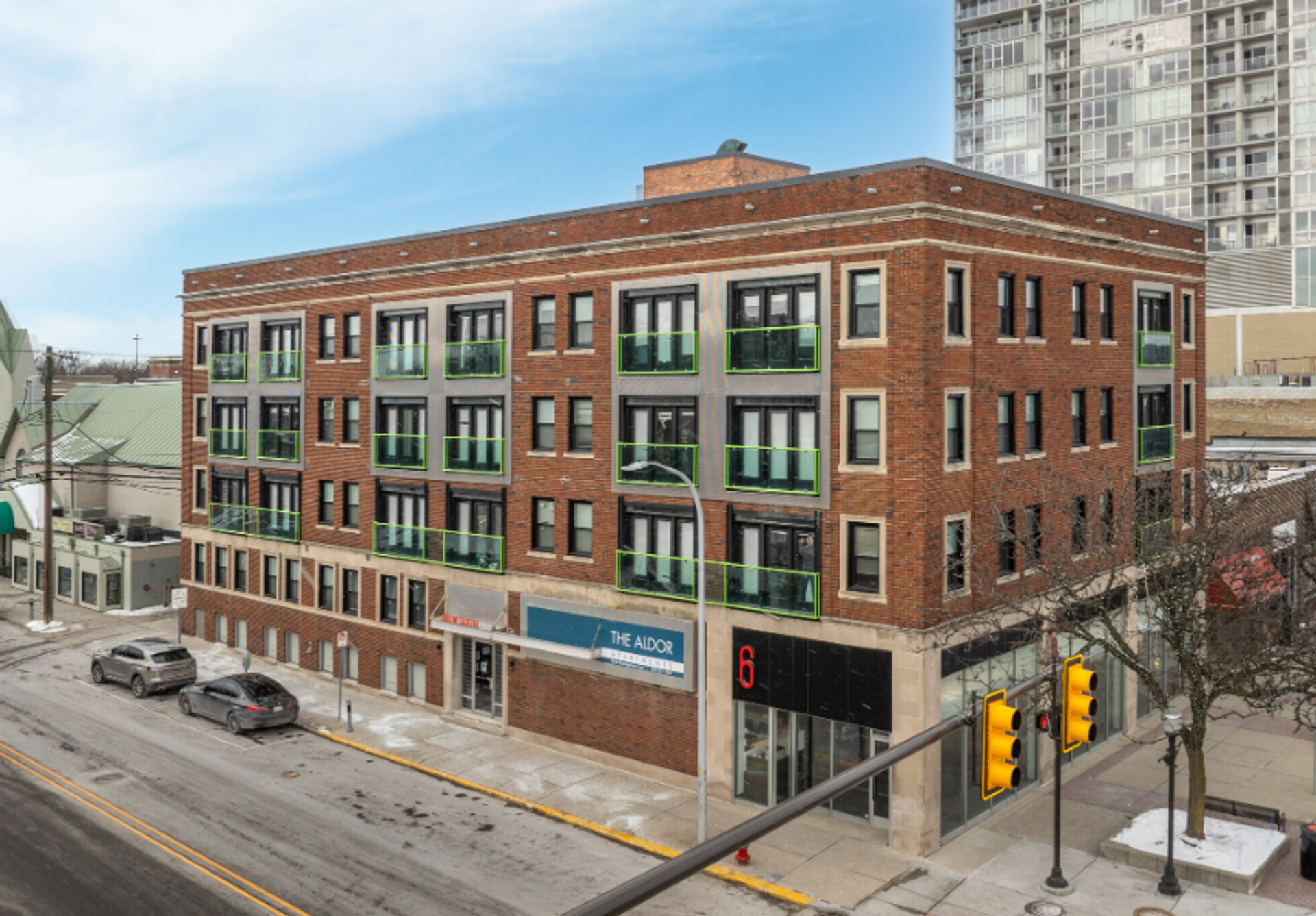 Royal Oak Apartment: 310 W Sixth St
