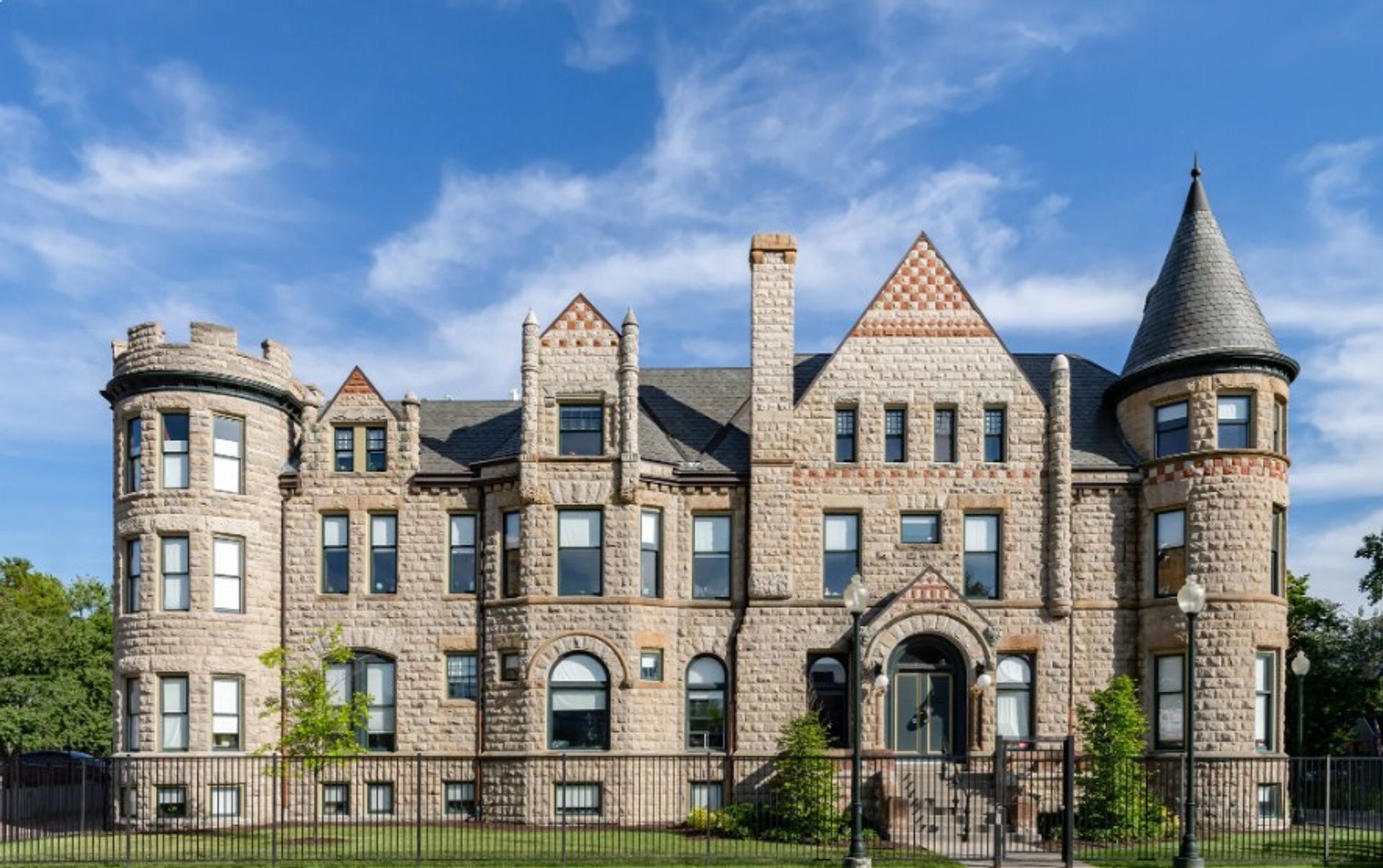Detroit Apartment: 81 Peterboro St.