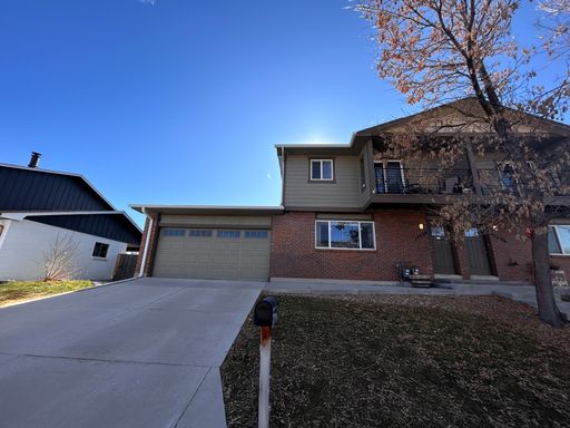$0 DEPOSIT OPTIONS. SPACIOUS 4-BEDROOM, 3.5-BATH DUPLEX OFF 6TH AVE FREEWAY, MINUTES FROM COLORADO MILLS – photo 1