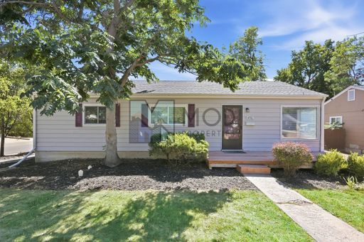 $0 Deposit Option. $Virginia Village, Midcentury Home, Remodeled Kitchen, High-end Stainless Appliances, Hardwoods, Finished Basement! – photo 1