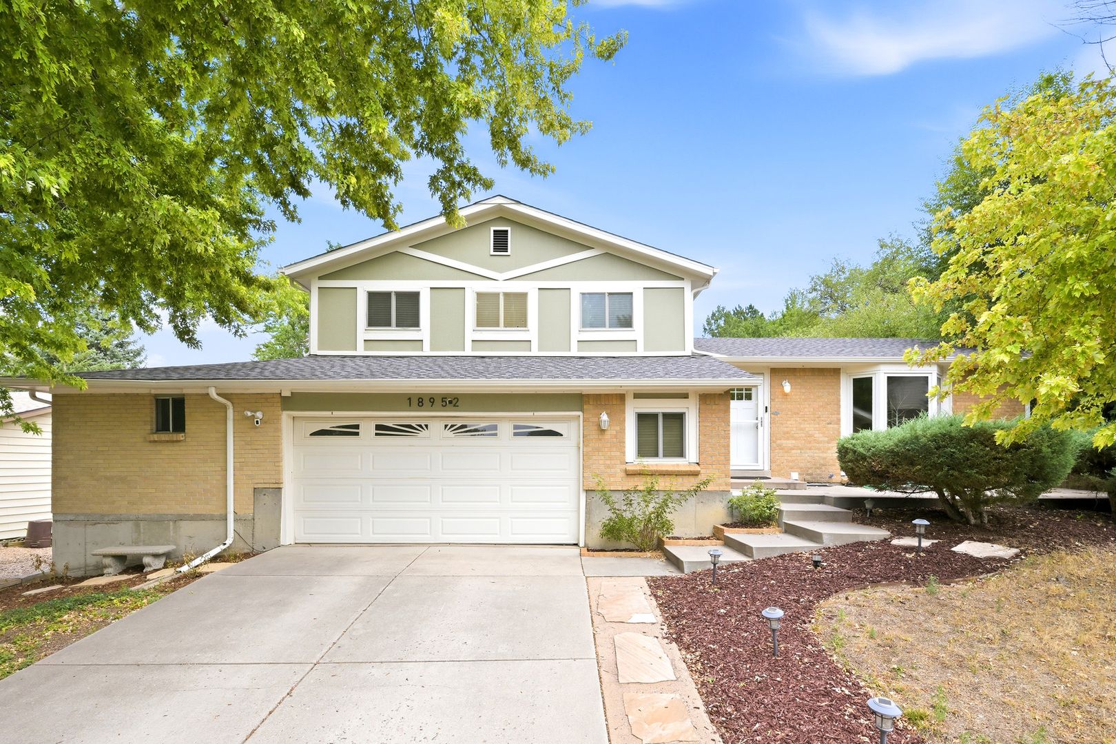 Aurora House: 18952 E Bates Ave