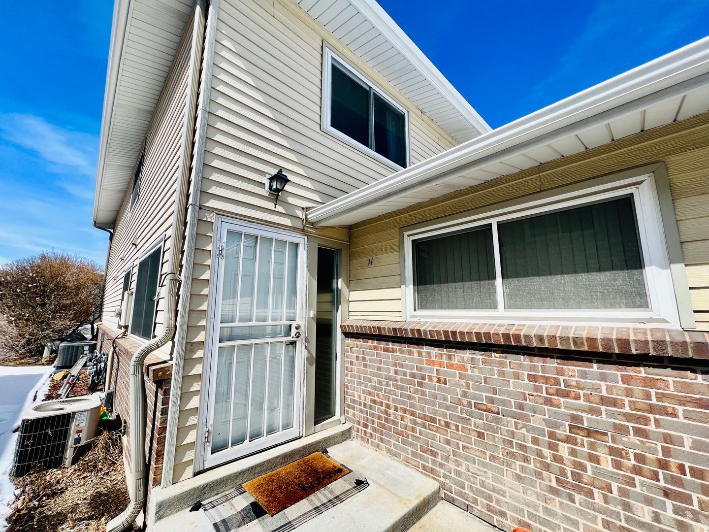 Lakewood House: 3354 S Flower Street #11