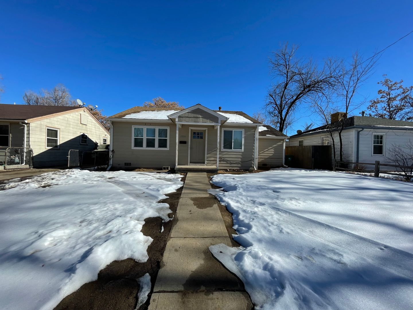 Aurora House: 1324 Joliet Street