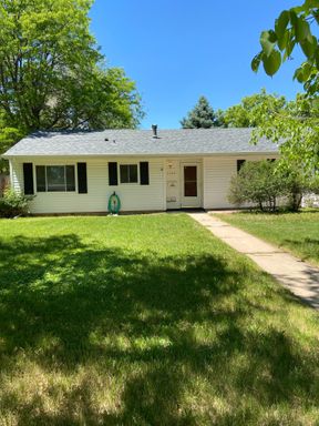 LEASING SPECIAL! $0 DEPOSIT OPTION, UHILLS, FULL REMODEL! 3 BED W/ BONUS ROOM OR OFFICE! COMPLETELY OPEN MODERN LIVING, LARGE CENTER ISLAND! – photo 1