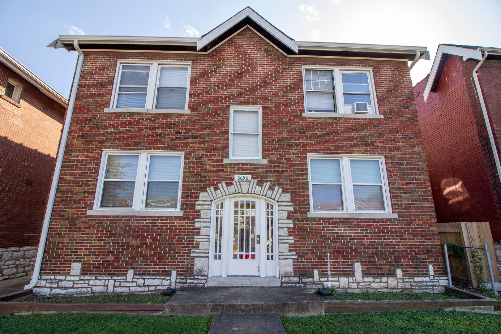 Saint Louis Apartment: 5056 Chippewa Ave