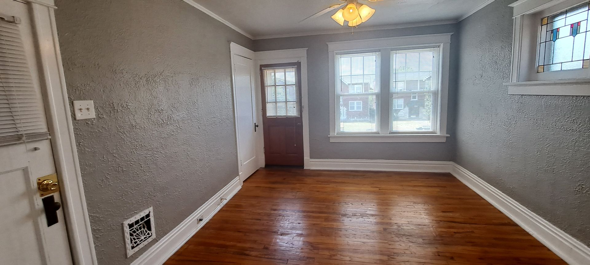 St. Louis Apartment: 5055-5057 Chippewa St